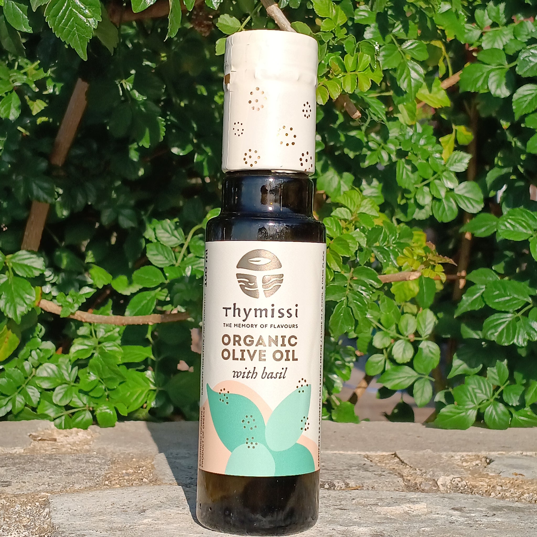 Bio-Olivenöl mit Basilikum